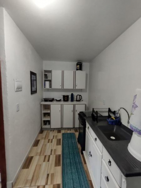Pequeno apartamento em chacara próximo às praias com internet